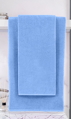 Голубое полотенце банное